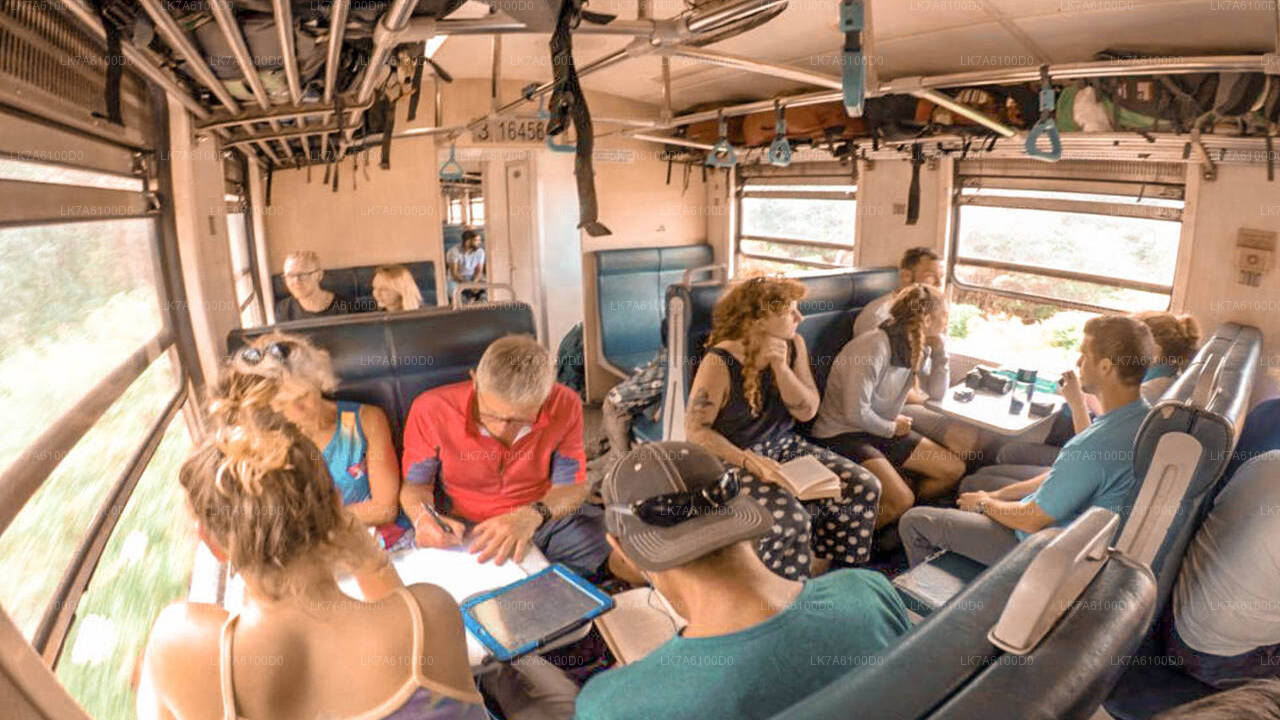 Weiterfahrt mit dem Zug von Badulla nach Colombo (Zug Nr. 1016 „Udarata Menike“)