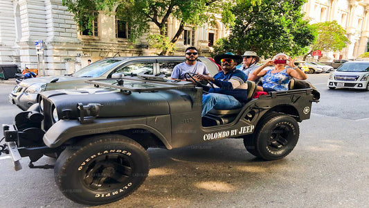 Stadtrundfahrt durch Colombo mit dem Kriegsjeep ab dem Hafen von Colombo