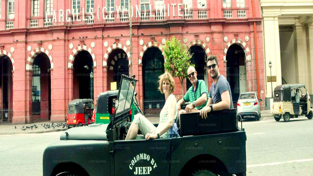 Stadtrundfahrt durch Colombo mit dem Kriegsjeep ab dem Hafen von Colombo