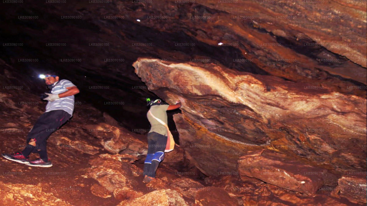 Erkunden Sie die Blue Water Pond Cave von Ella aus