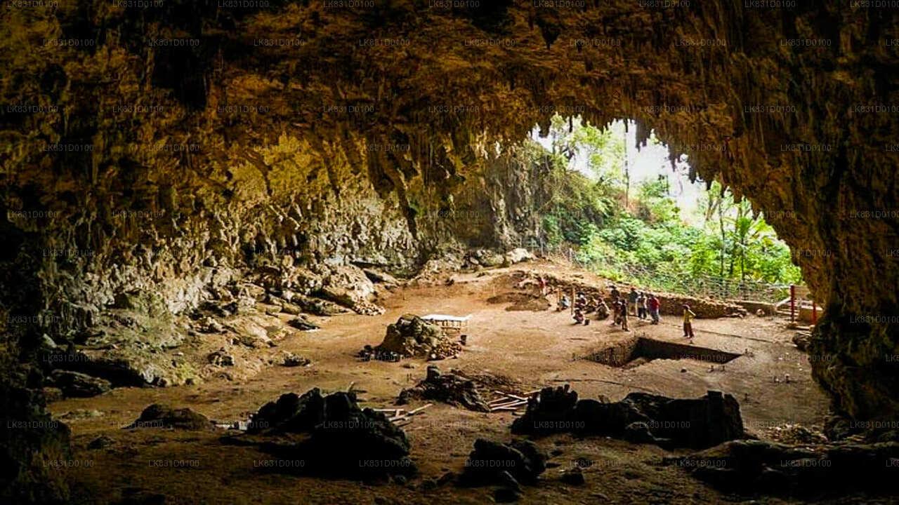 Erkunden Sie die Belilena-Höhle von Kitulgala aus